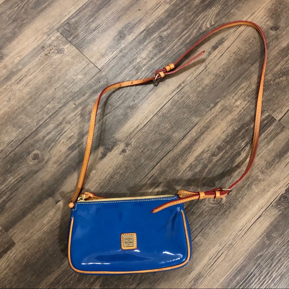 Sale! Dooney & Bourke crossbody 🌀
